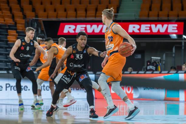 上演了一场 上演了一场